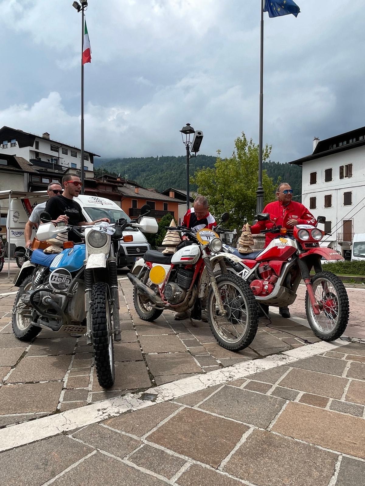 7b90452d-5475-4aab-aa96-6a84d7cb6612-1