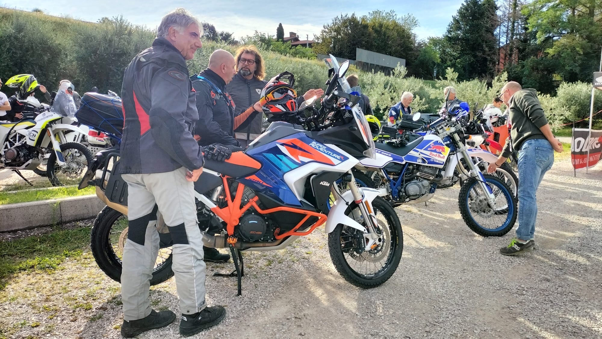 4a17e16e-c102-417f-ba9b-c8c48bf35a72-1