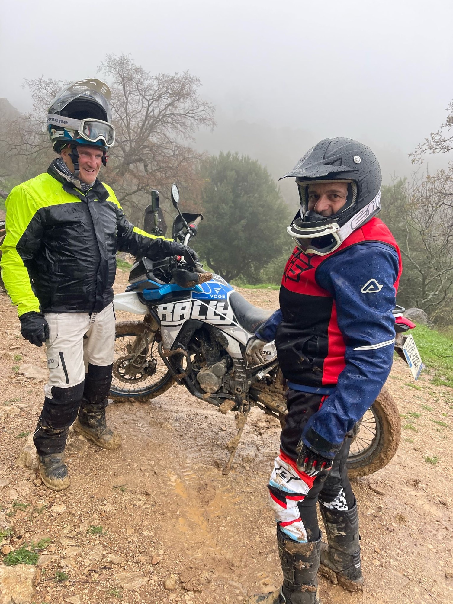 16b7a5d2-4cc6-4bb7-8ef5-836753ae6906-1