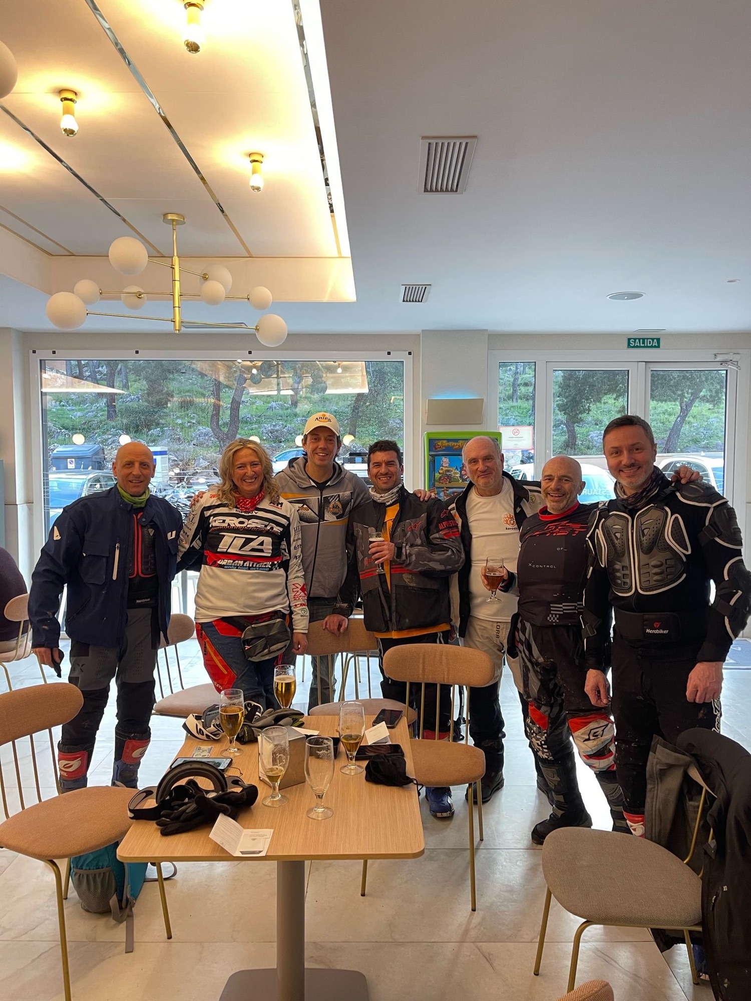 b2437f71-ec37-4bae-b13d-fbdcd86573fd-1