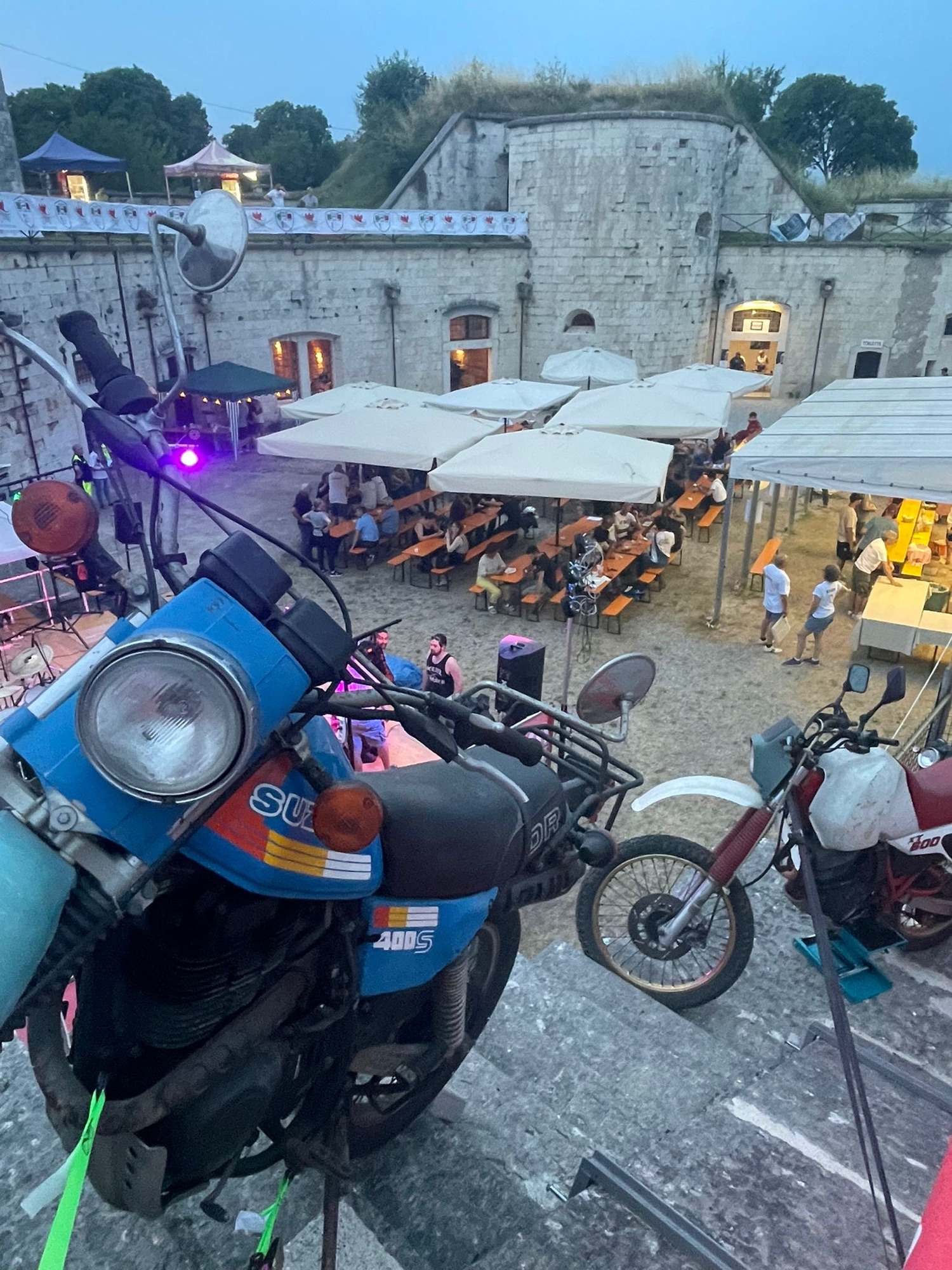 f4c503f8-2edf-4224-b857-563ef35172b3-1