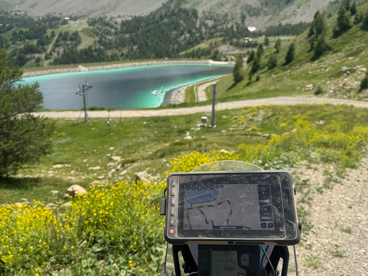 Waypoint Adventure, fuga dal caldo in alta quota. Due giorni tra sterrati alpini, grandi colli e strade leggendarie tra Italia e&nbsp;Francia